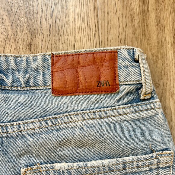 Zara Light Wash Relaxed Fit Distressed Ripped Baggy Jeans Size 4 - Picture 8 of 8